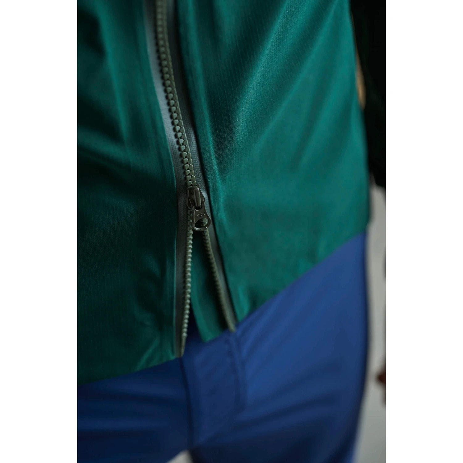 Maloja VeloU. Rain Roadbike Jacket - Midnight 8581 10 Maloja VeloU. Rain Roadbike Jacket - Midnight 8581 - Image 8